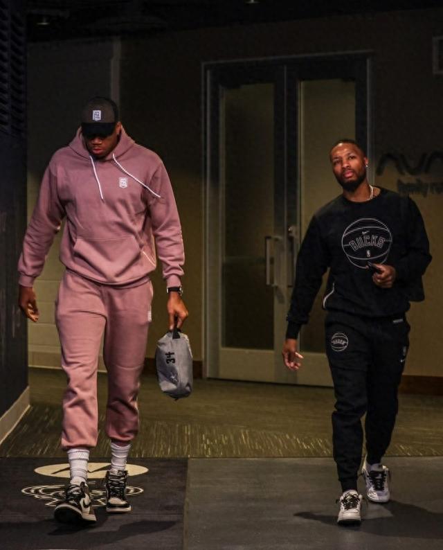 有了他，巴萨还需要花1亿买中锋吗？（有他坐镇，巴萨还要豪掷1亿引进中锋吗？）