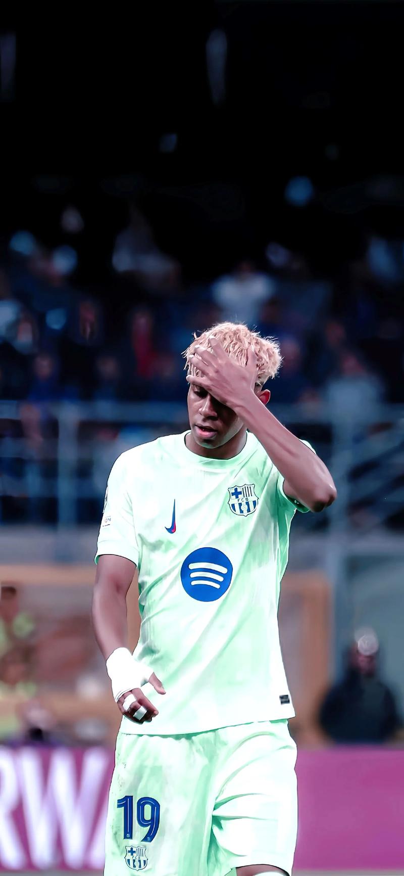 马克西半场18分2抢断，带队领先22分打爆勇士（马克西半场轰18分2断，率队早早建立22分领先痛击勇士）