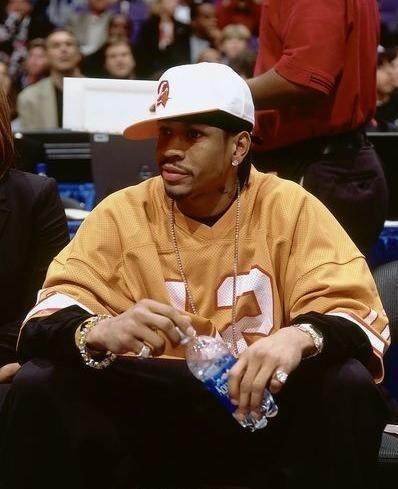 卡拉格：利物浦必须冬窗购买一名中后卫，队内储备已岌岌可危（卡拉格：利物浦后防告急，冬窗必须引进中后卫）