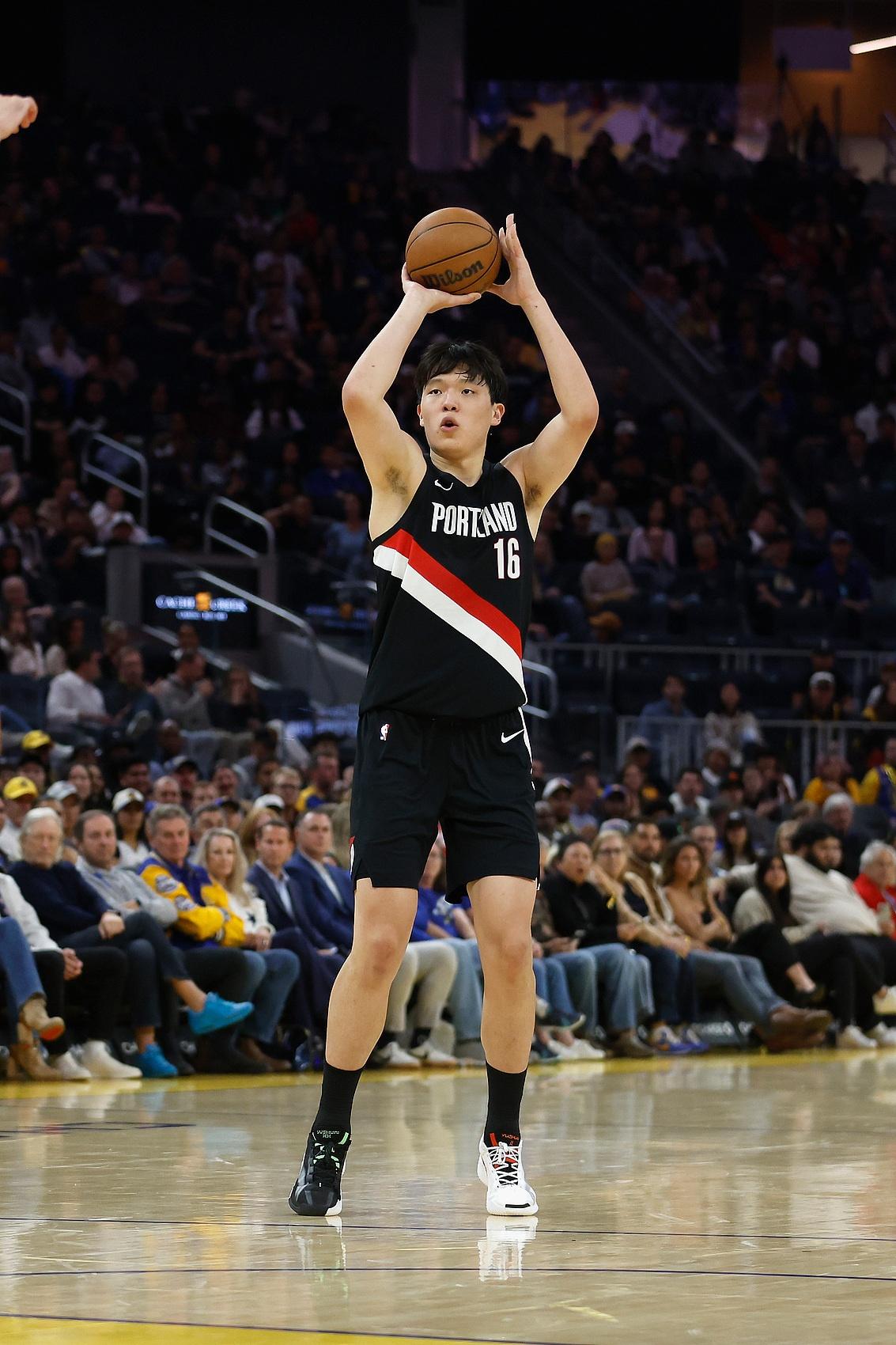 东体：申花主力赛季中后期身心疲劳，阵容一直是“明牌”状态（东体：赛季中后段申花主力身心俱疲，阵容长期处于明牌状态）