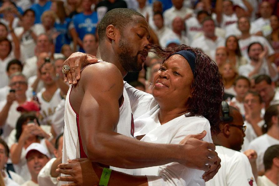 意媒：萨里要求拉齐奥冬窗买中场，梦想得到弗拉泰西（意媒：萨里盼拉齐奥冬窗补强中场，首选弗拉泰西）